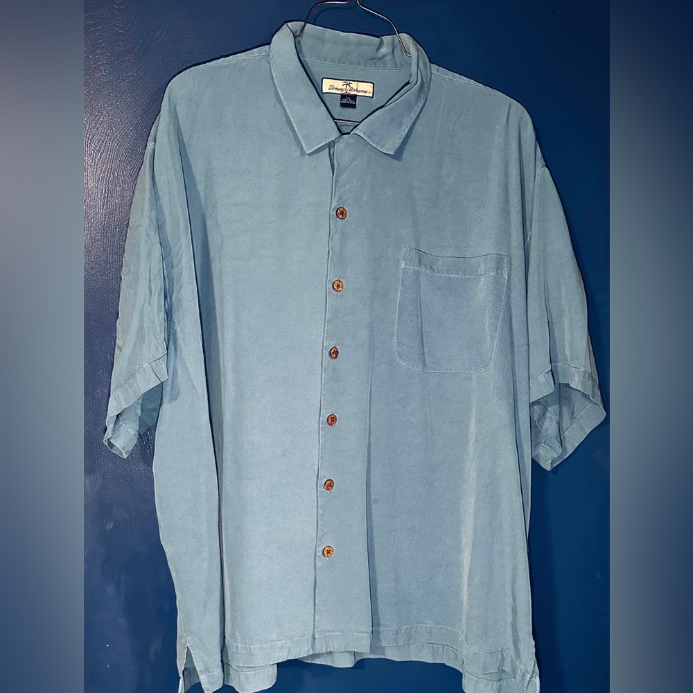 Men’s XXL Tommy Bahama casual shirt